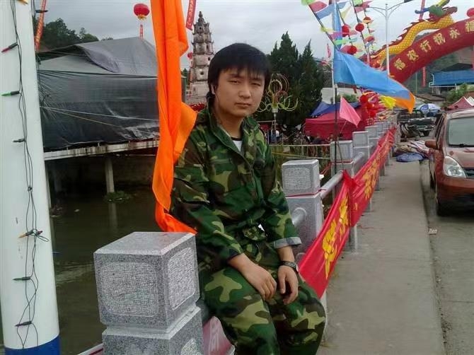 如影随形的第二张照片--龙岩中老年相亲网